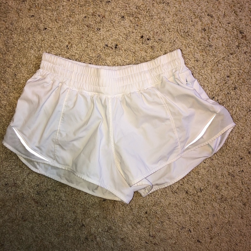 Lululemon hotty hot shorts 2 1/2 inch